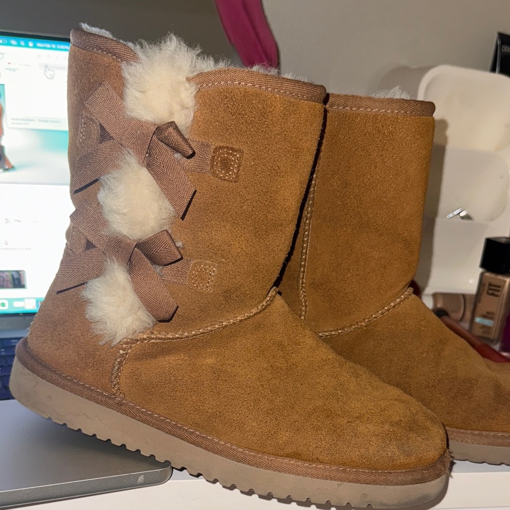 Uggs size 7.5 Cozy Tan Suede Women's Boots